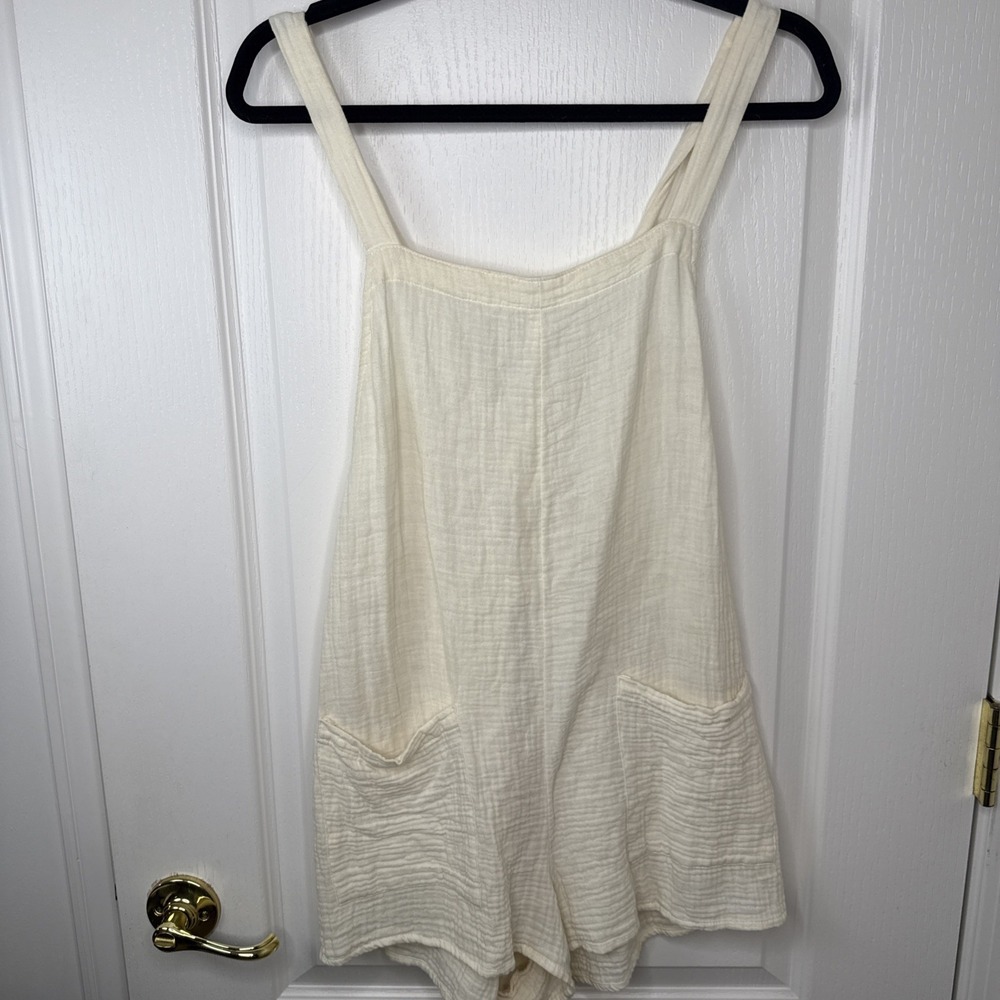 Xhilaration Womens Medium Ivory Gauze Romper Pockets Cross Strap